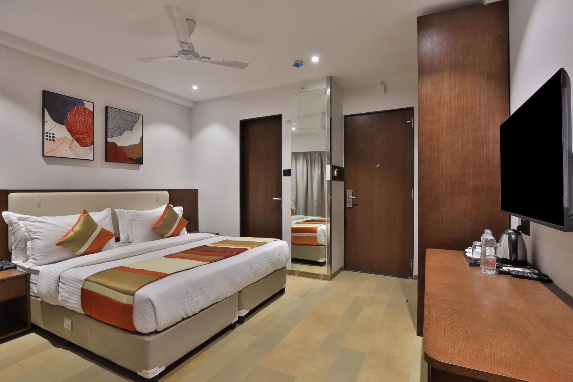 Hotel Elements Сурат Экстерьер фото